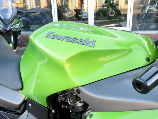 KAWASAKI NINJA ZX-12R 2002 - Kawasaki Autorama Ltd