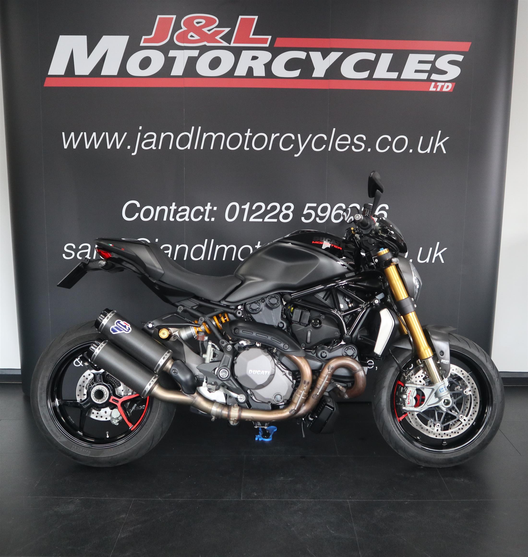 Ducati Monster 1200S, Genuine Termignoni Carbon End Cans WIth Matching Up-Map! Registered November 2020.