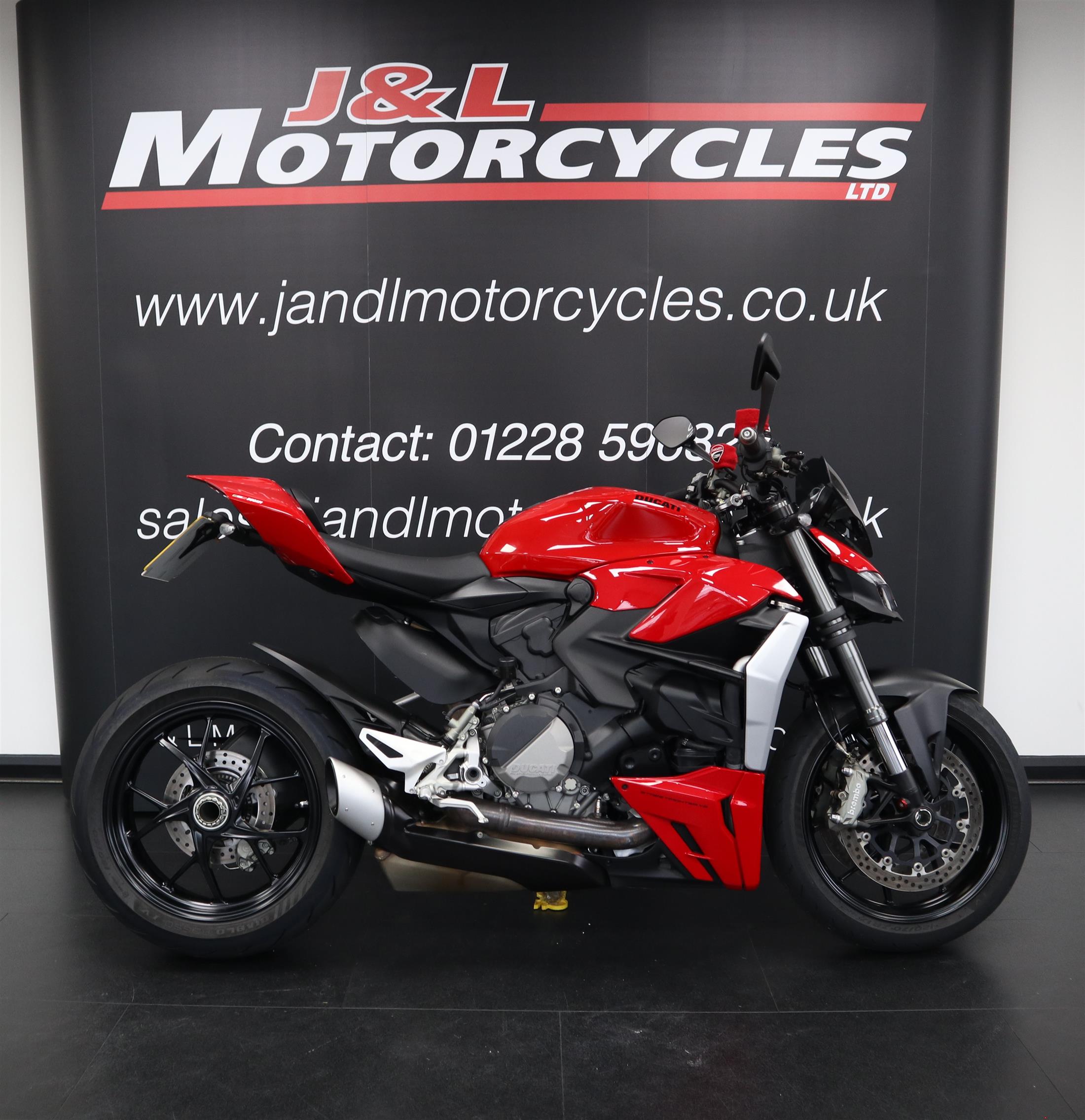 Ducati Streetfighter V2. One Owner From New, Remainder Of Manufacturers Warranty, Full Ducati Service History