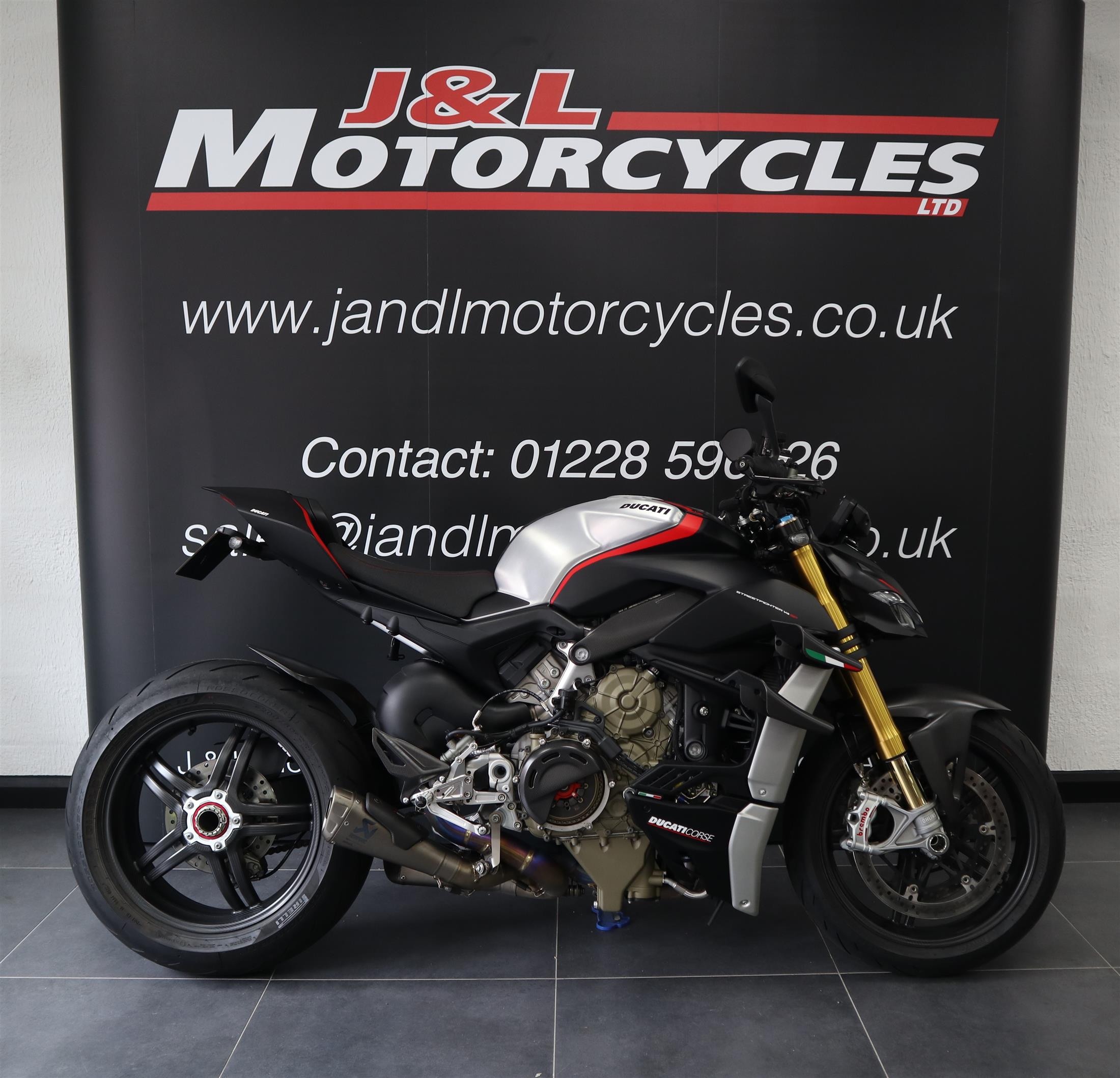 Ducati Streetfighter V4 SP, Genuine Akrapovic Titanium Silencer With Matching Up Map!