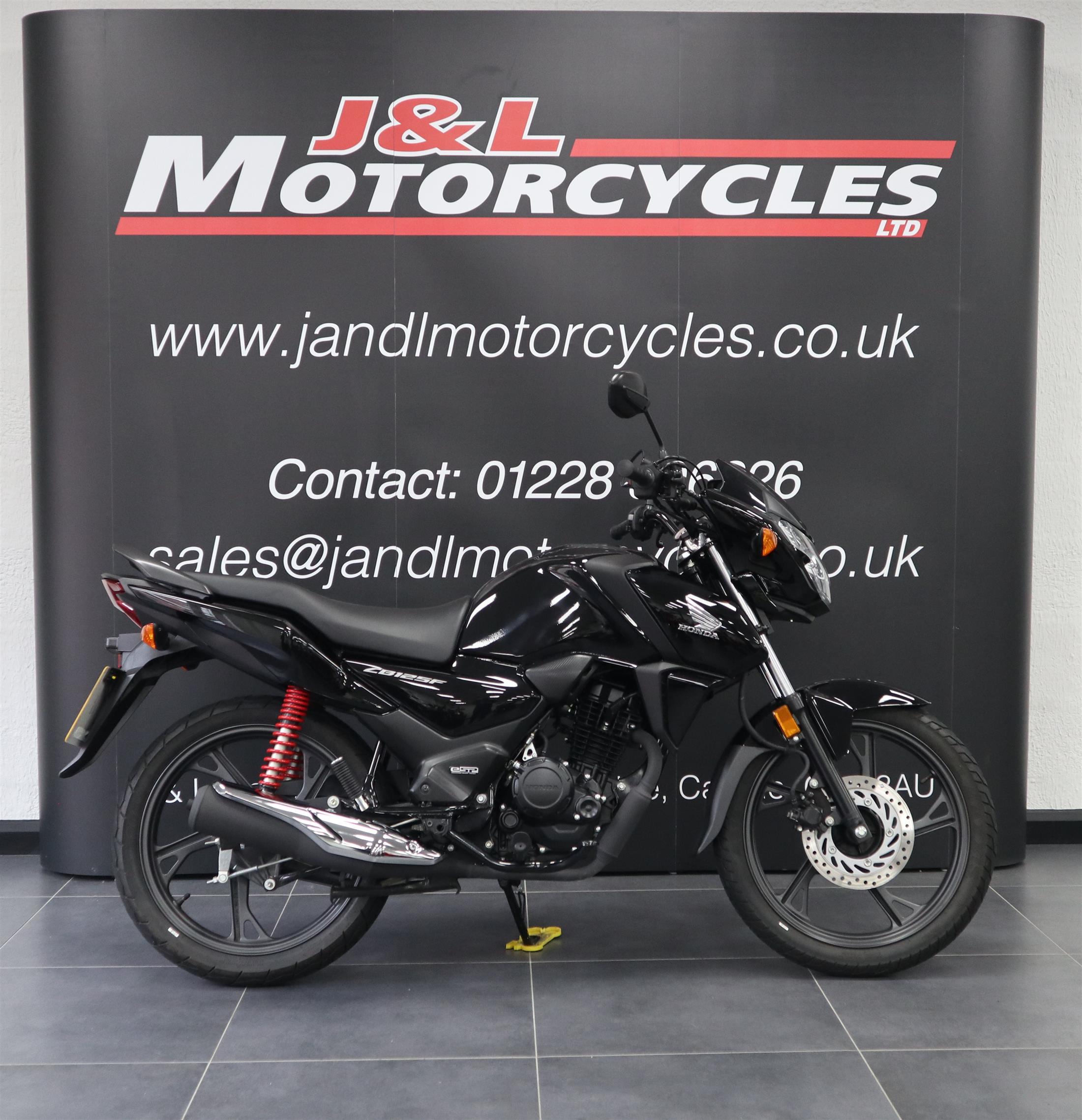 Honda CB125F Immaculate. manufacturers warranty. Low Miles