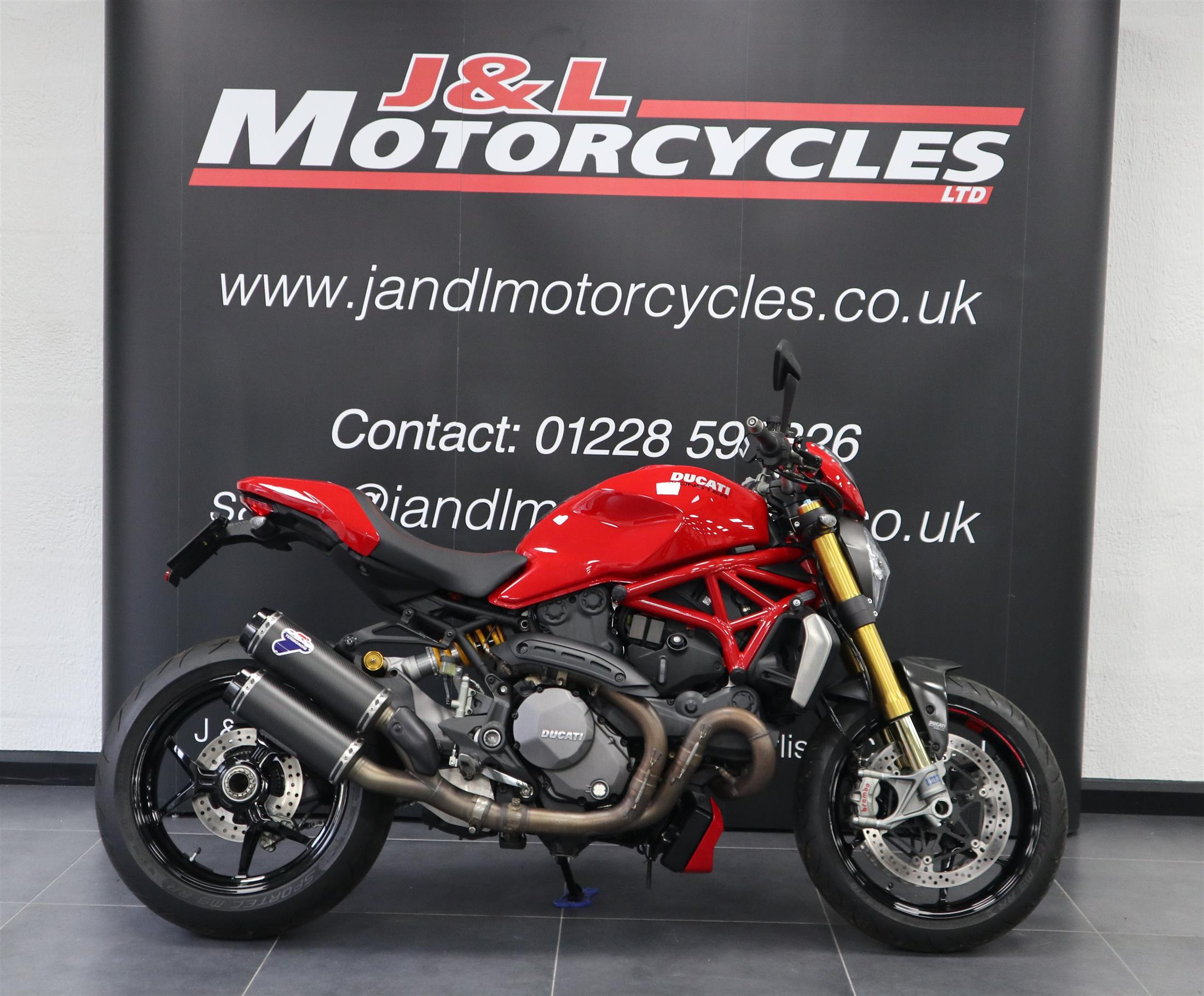 Ducati Monster 1200 S