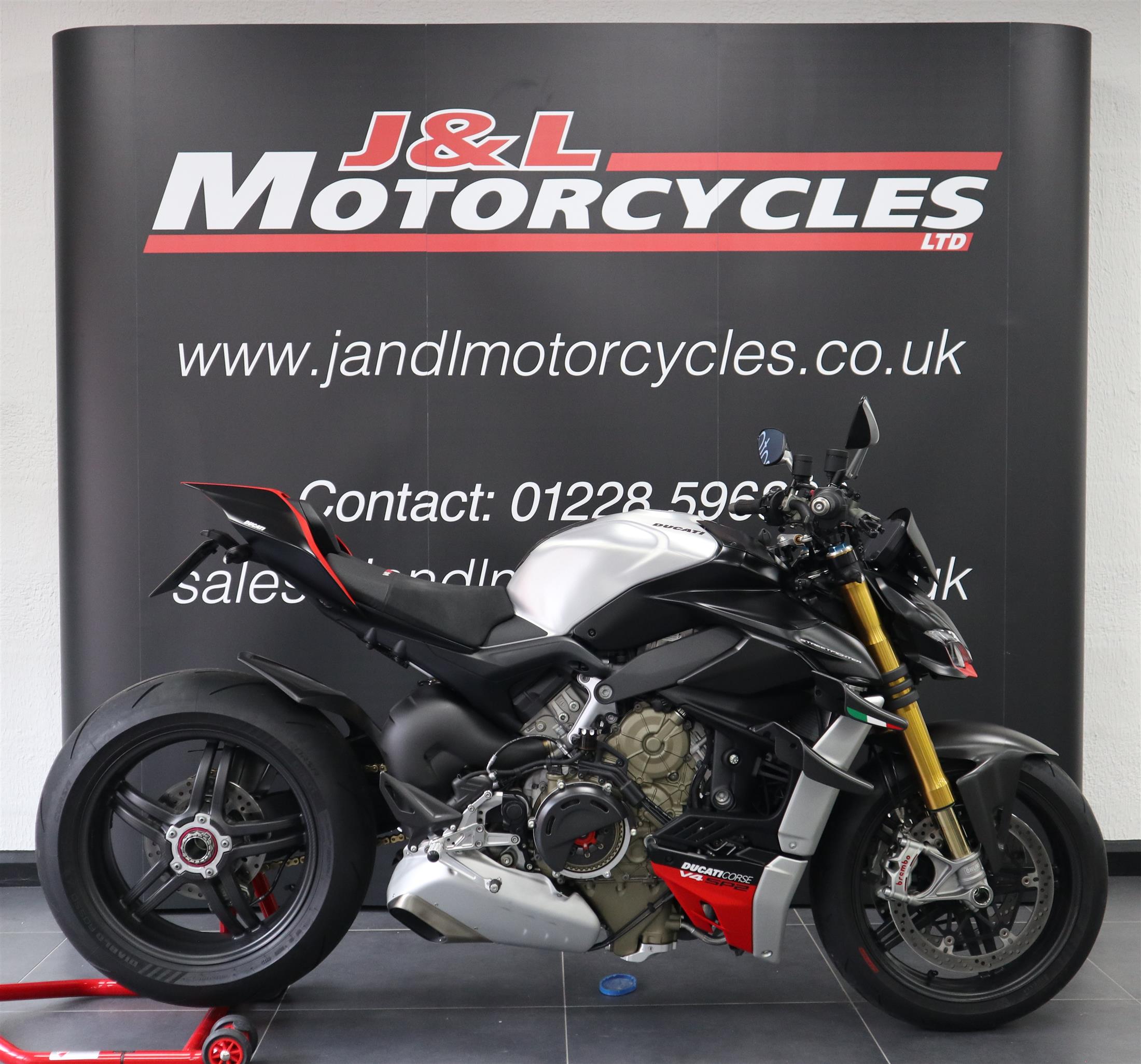 Ducati Streetfighter V4 SP2. Warranty until 27/04/27