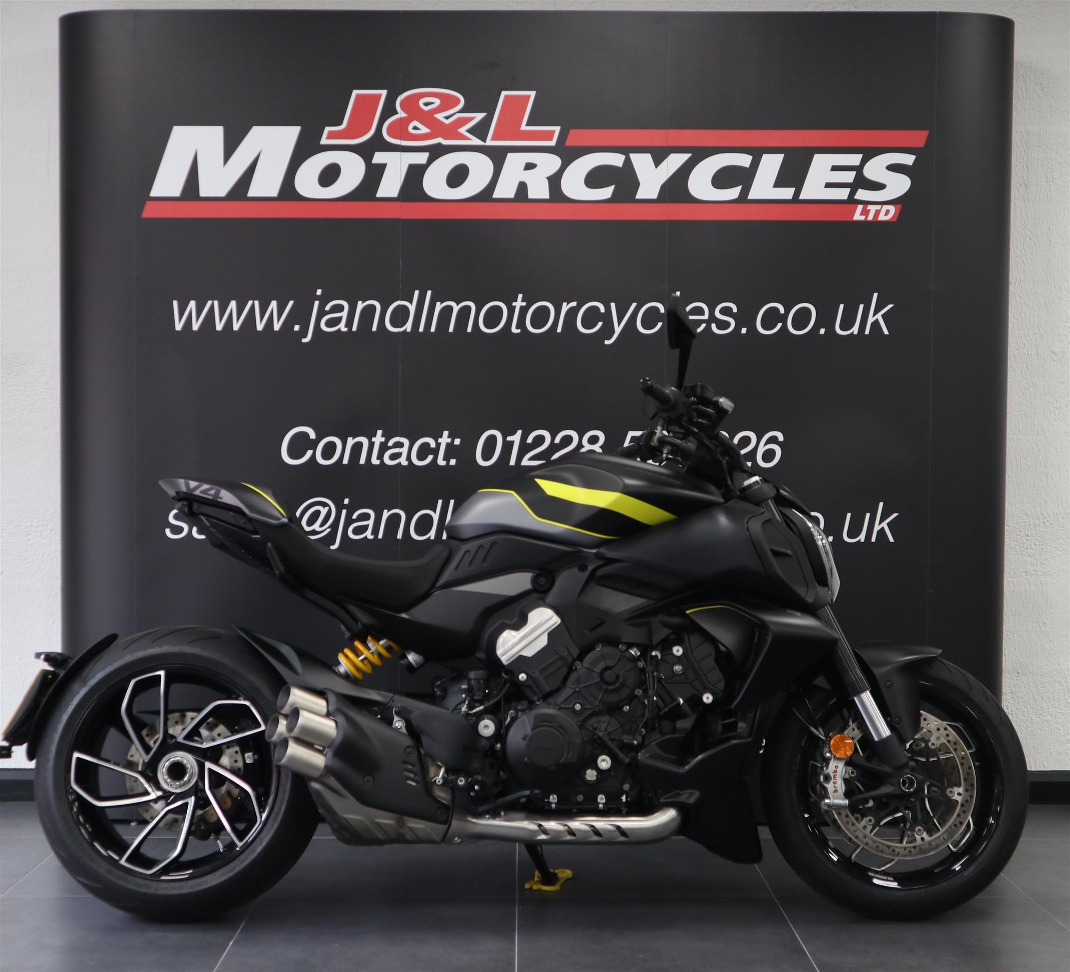 Ducati Diavel V4
