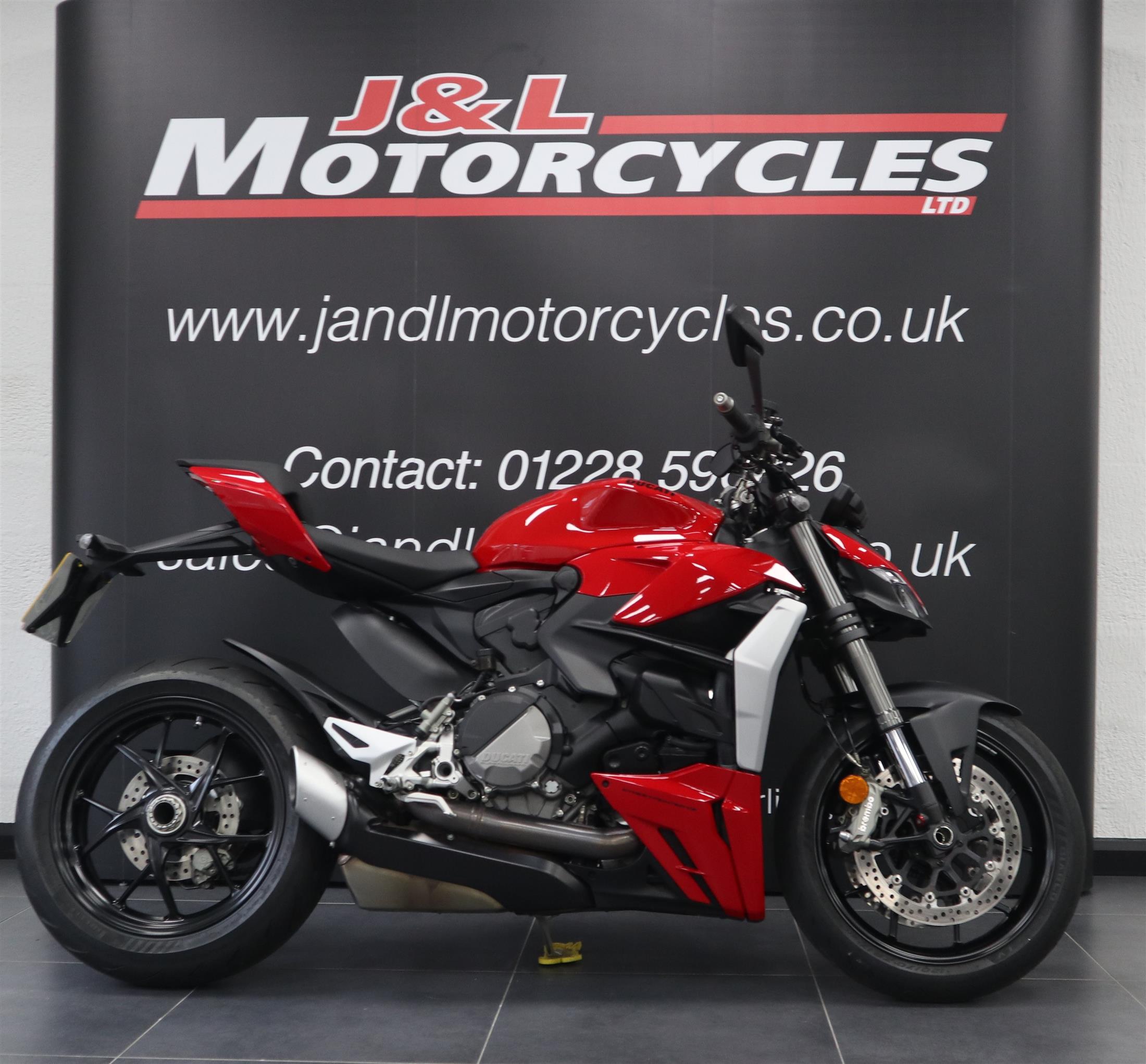 Ducati Streetfighter V2
