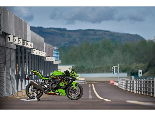 【程度良し！】NGR 5'6\" $9,999: Used 2016 Kawasaki ZX14R Golden Blazed Green For