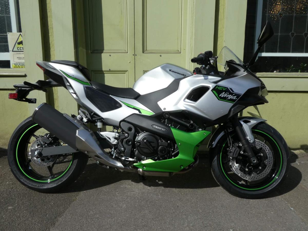 Main image of New Kawasaki Ninja 7 Hybrid