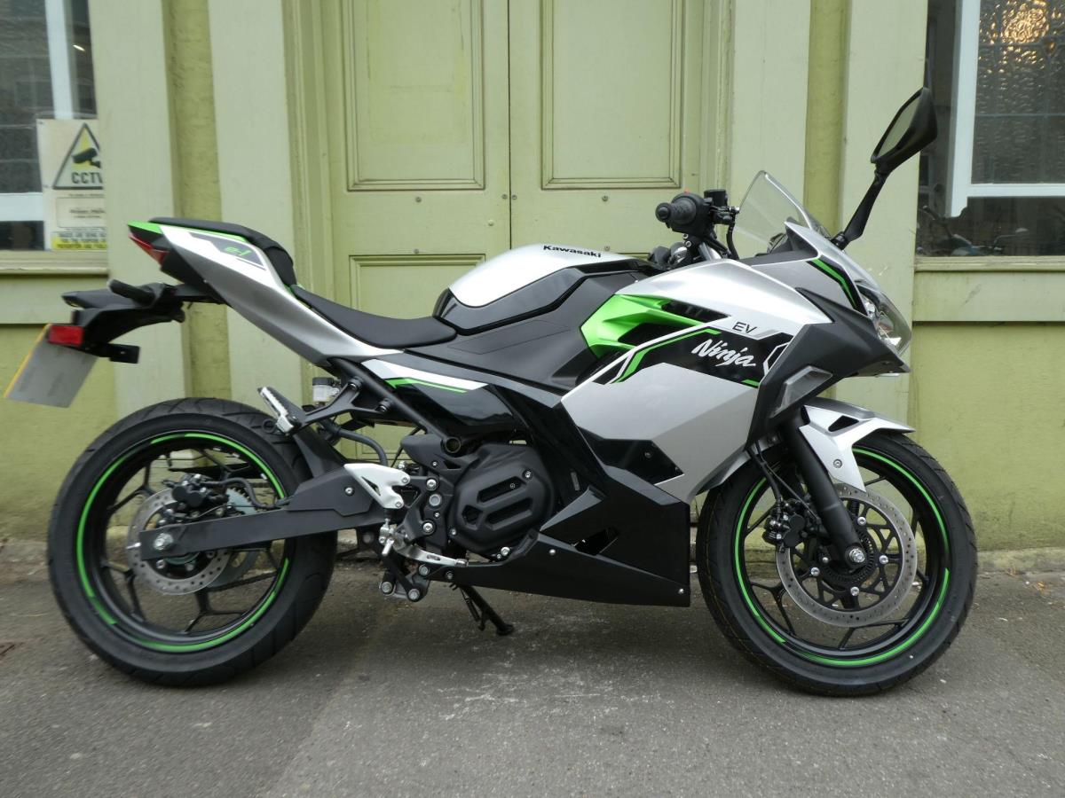Main image of 2025 Kawasaki Ninja e-1