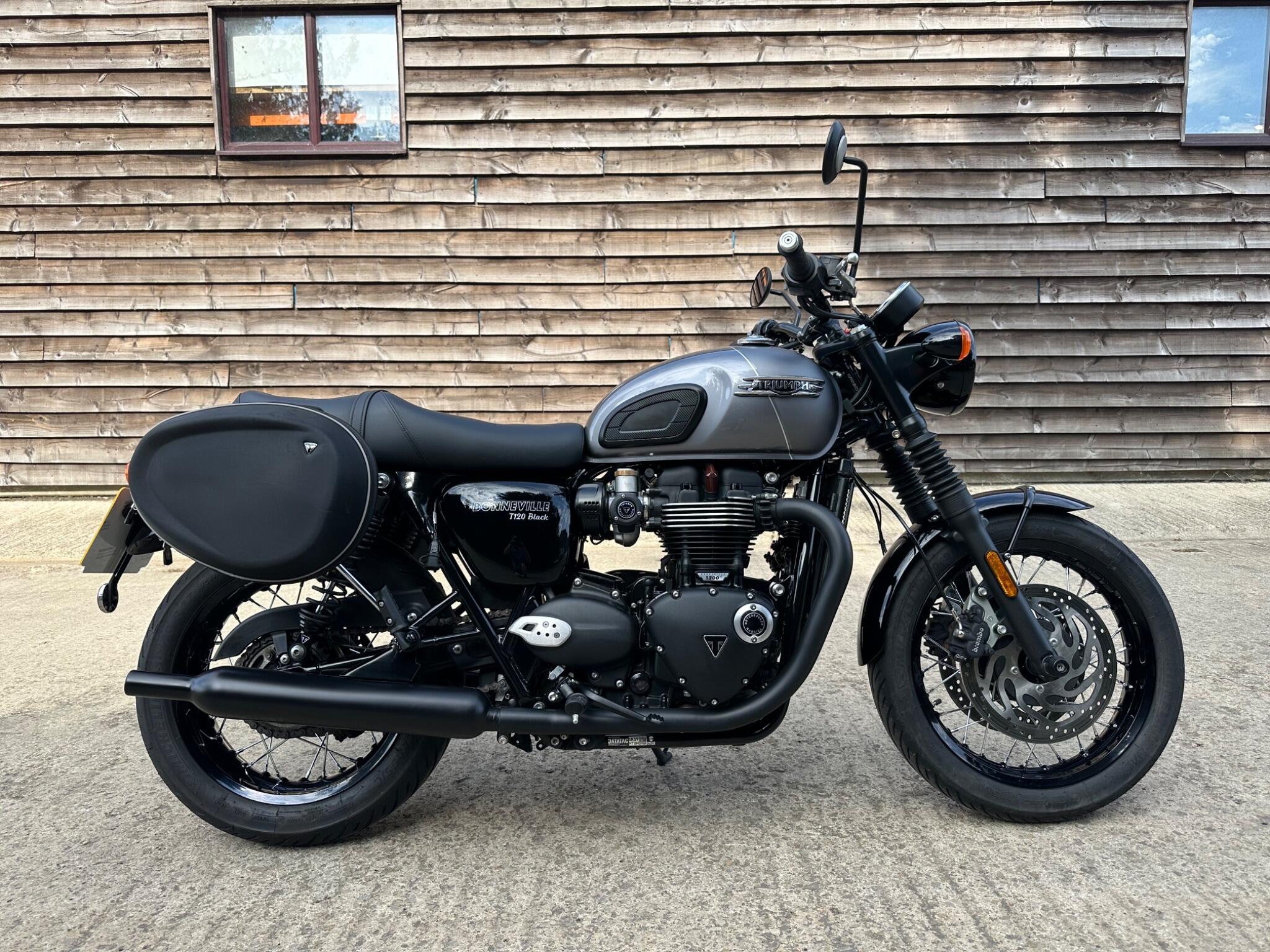 2025 Triumph Bonneville T120