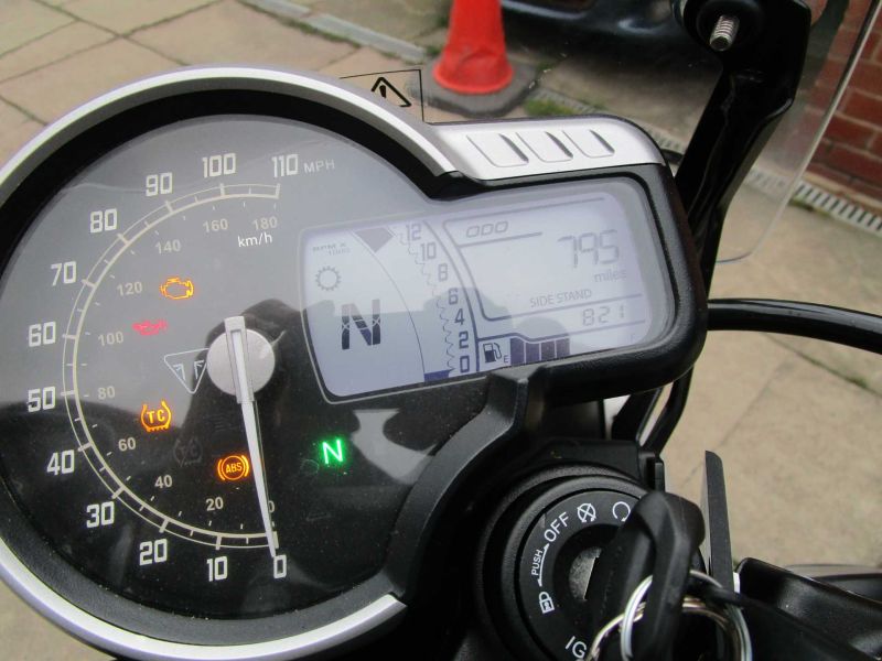 2024 Triumph SCRAMBLER 400X RED/BLACK