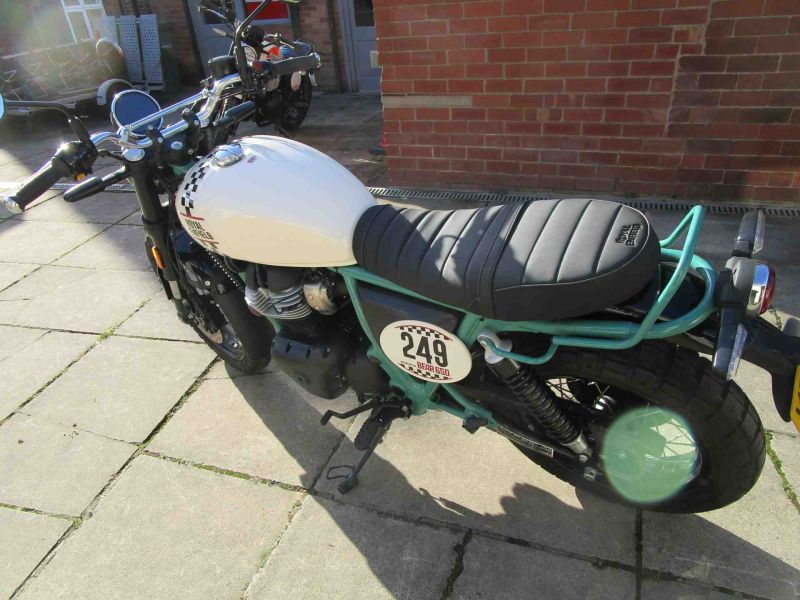 2025 Royal Enfield INTERCEPTOR BEAR 650 WHITE