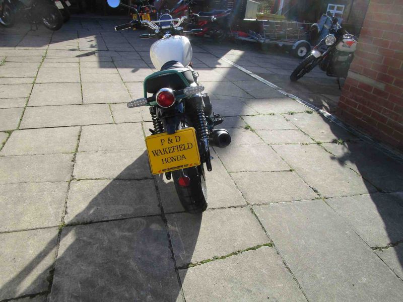 2025 Royal Enfield INTERCEPTOR BEAR 650 WHITE