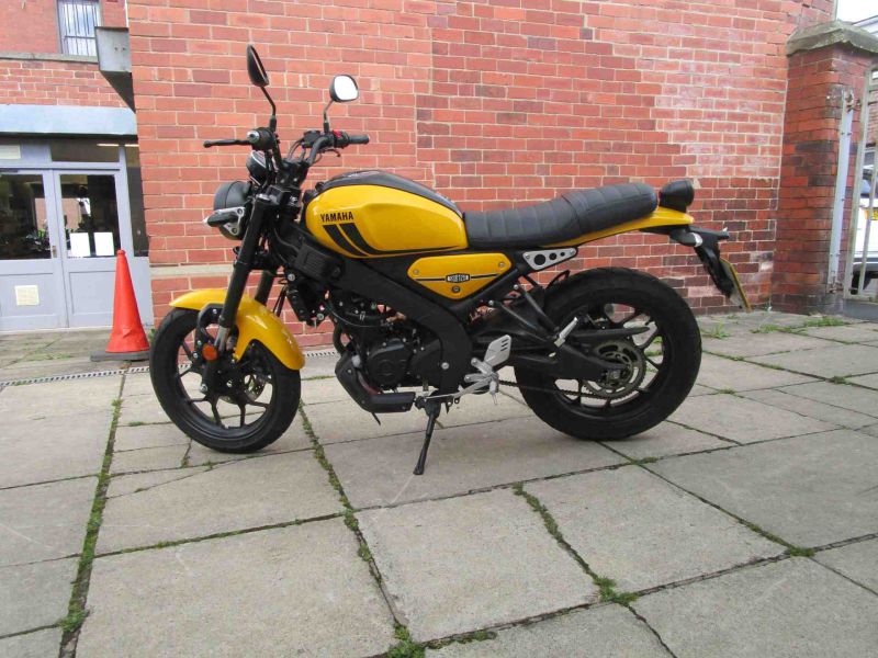 2024 Yamaha XSR125 YELLOW