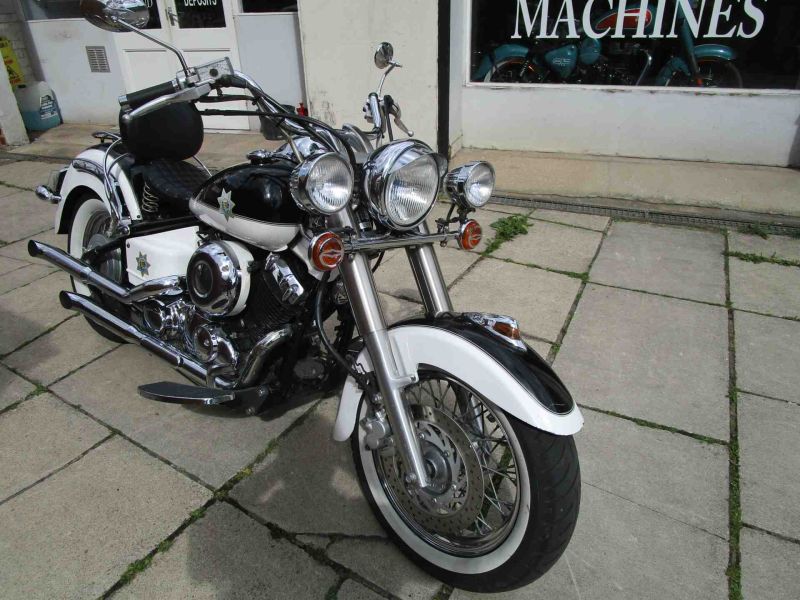 2098 Yamaha XVS650A DRAGSTAR CLASSI BLK/WHITE