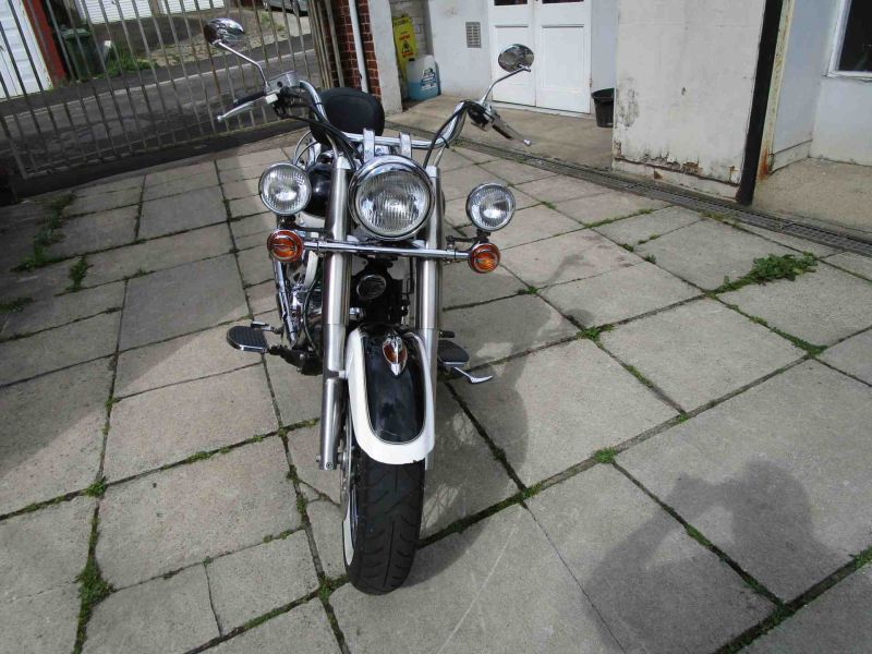 2098 Yamaha XVS650A DRAGSTAR CLASSI BLK/WHITE
