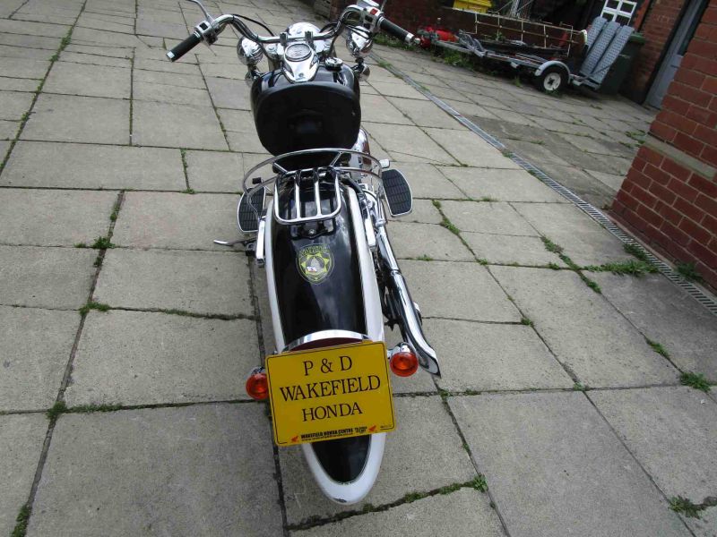 2098 Yamaha XVS650A DRAGSTAR CLASSI BLK/WHITE
