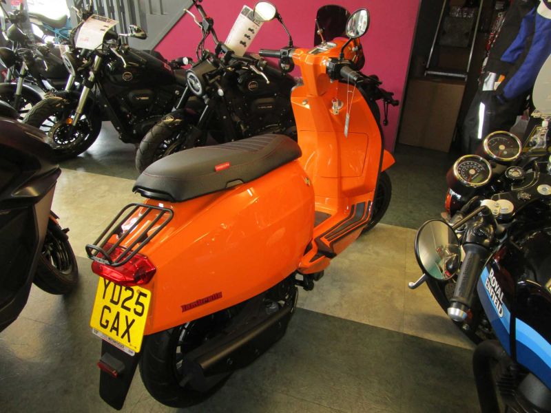 2025 LAMBRETTA V-50 SPECIAL ORANGE