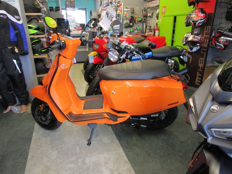 2025 LAMBRETTA V-50 SPECIAL ORANGE