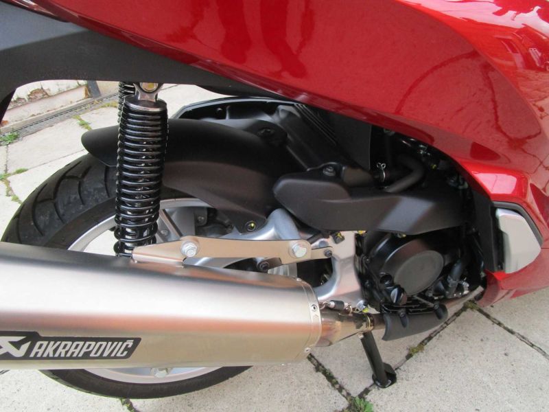 2016 Honda SH300A-G RED