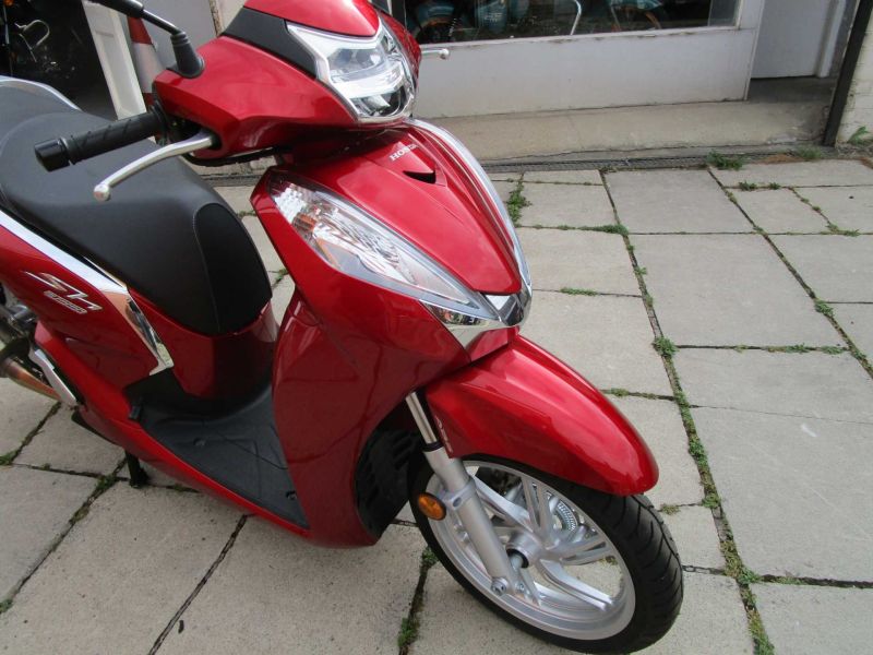 2016 Honda SH300A-G RED