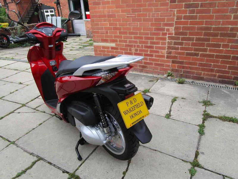 2016 Honda SH300A-G RED