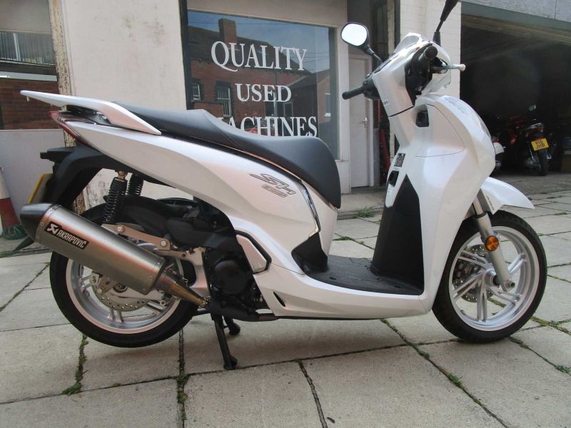 2016 Honda SH300A-G WHITE