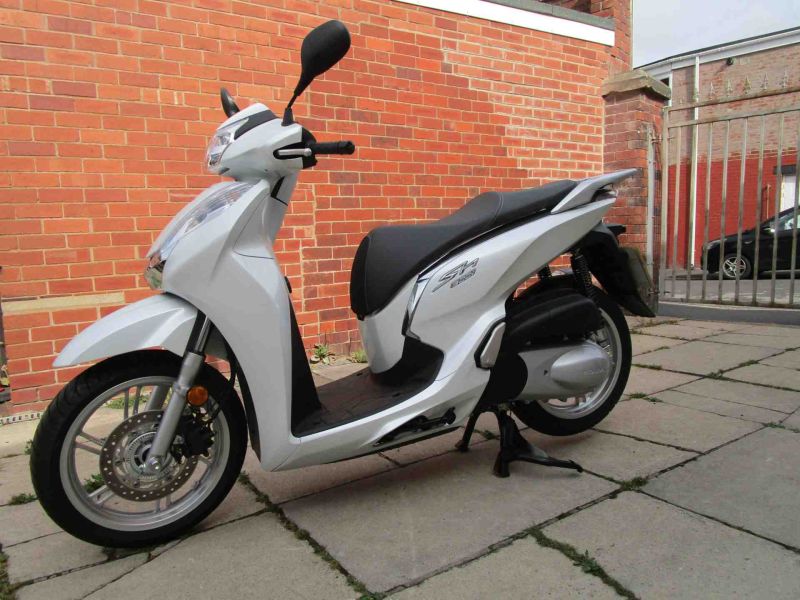 2016 Honda SH300A-G WHITE