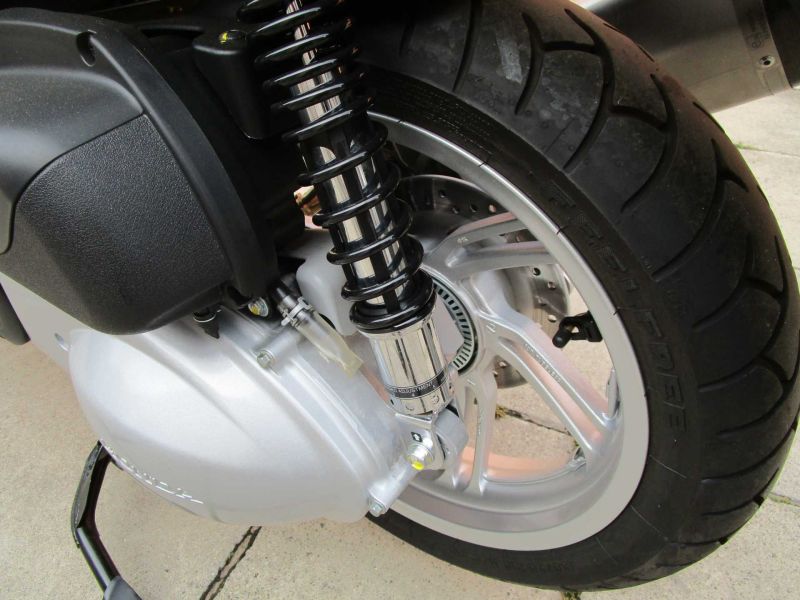 2016 Honda SH300A-G WHITE
