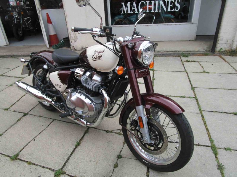 2025 Royal Enfield CLASSIC 650 TWIN VALLAM RED