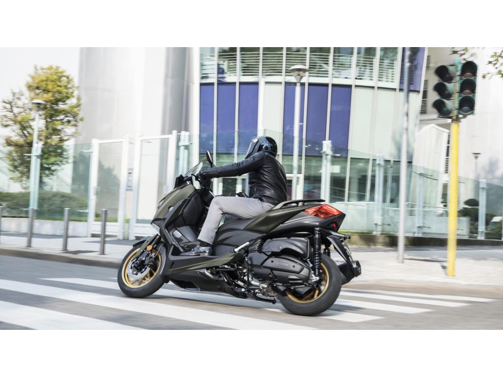 XMAX 400 Tech MAX - Crescent Motorcycles