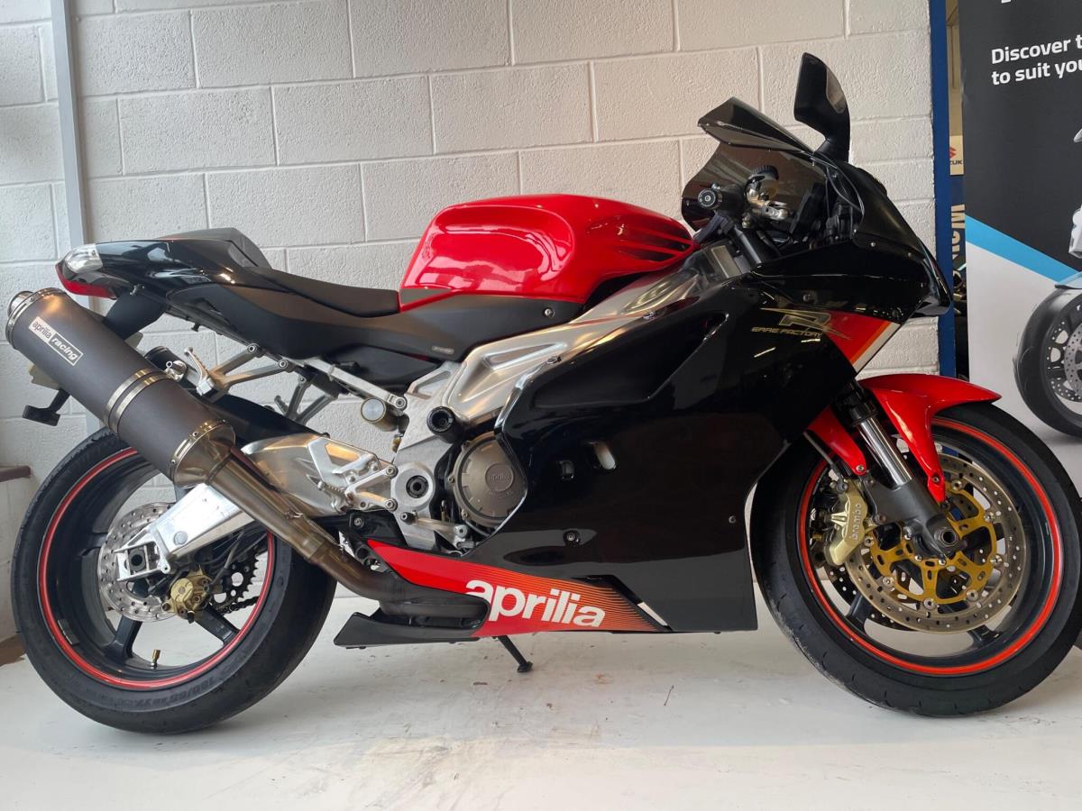 Main image of 2025 Aprilia RSV 1000