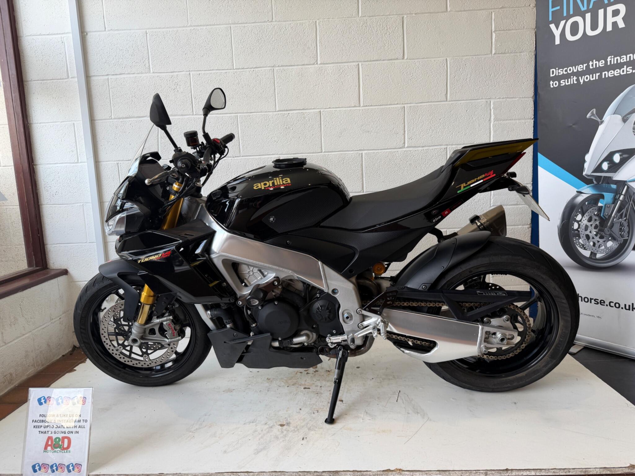 2023 Aprilia Tuono 1100 V4
