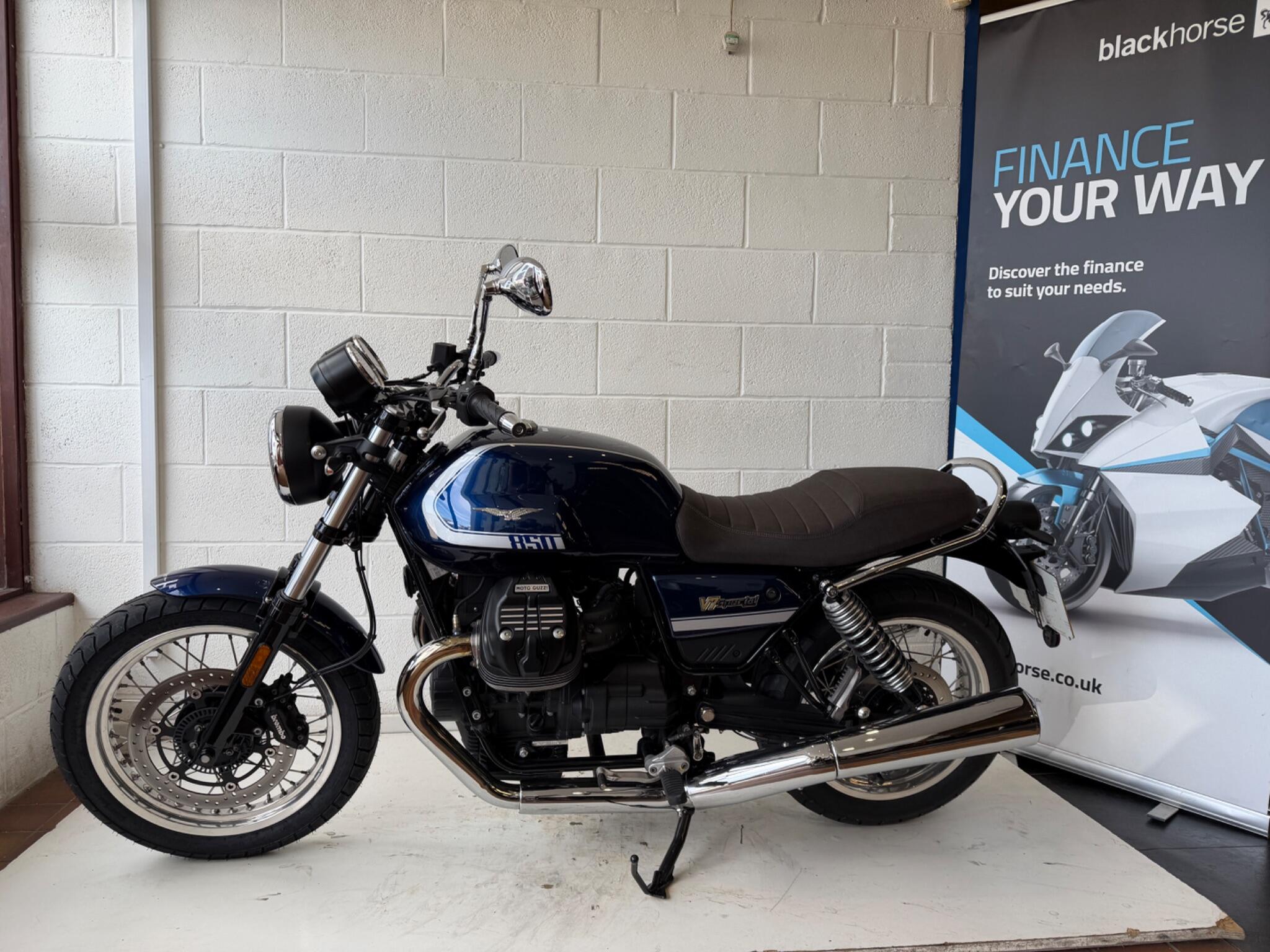 2022 Moto Guzzi V7