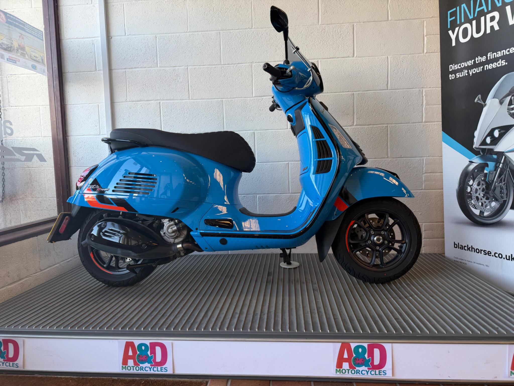 2025 Piaggio Vespa GTS 310