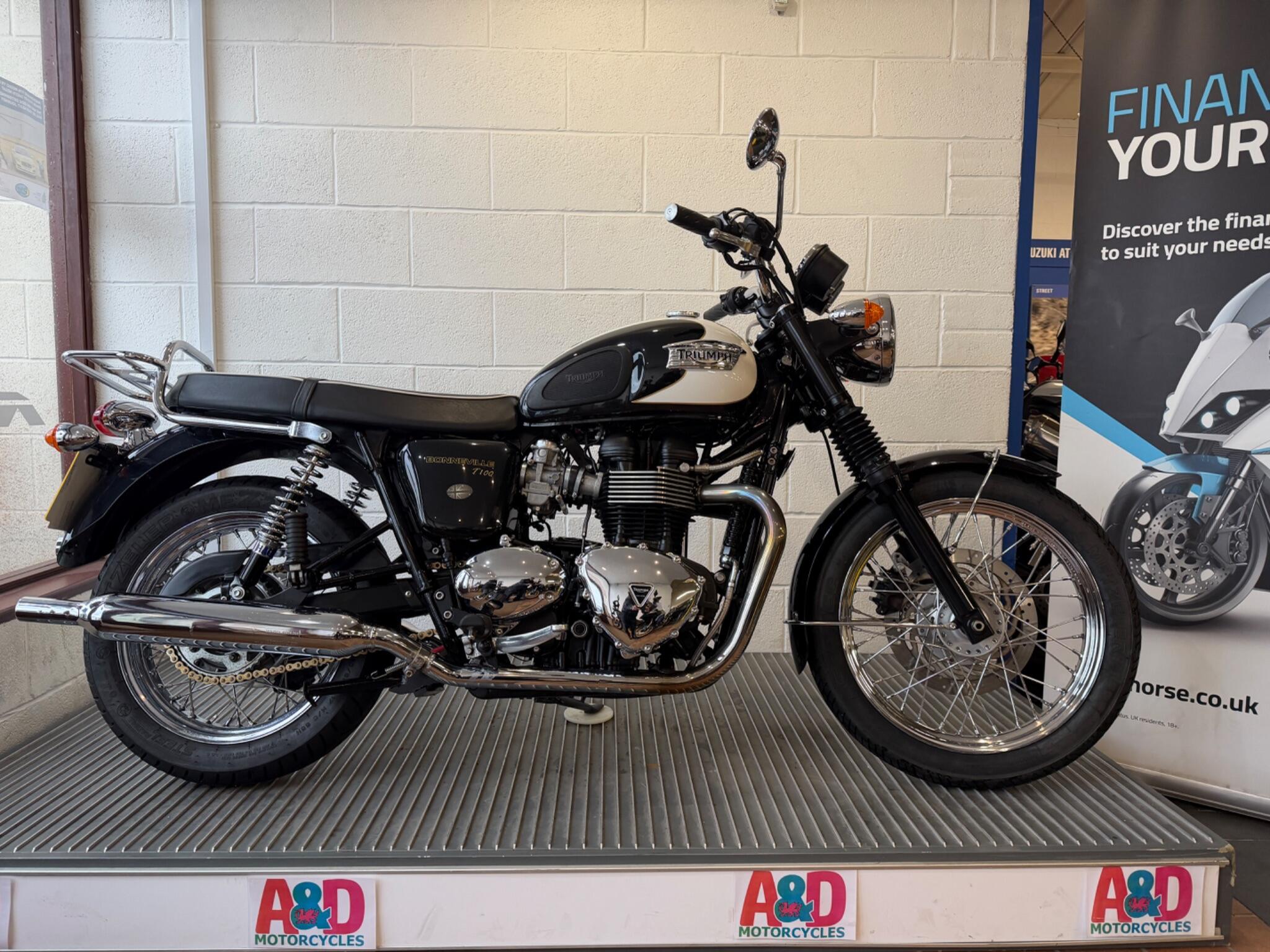 2011 Triumph Bonneville T100 2011 Triumph Bonneville T100