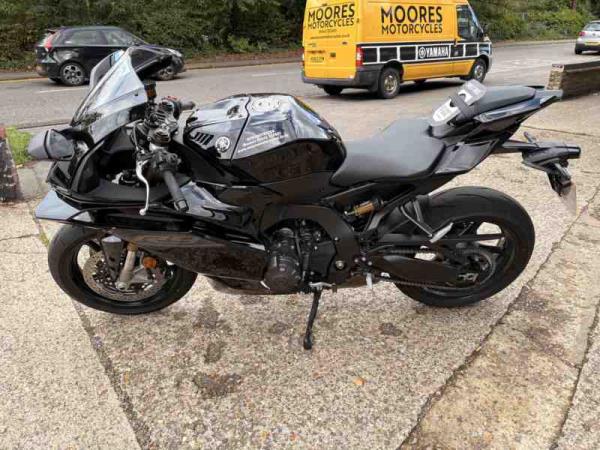 New Yamaha R9 BLACK