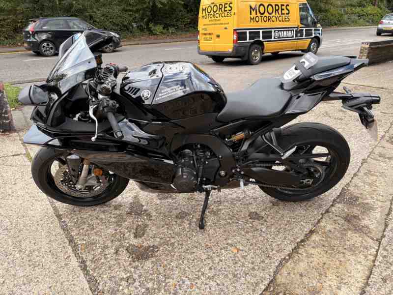 New Yamaha R9 BLACK
