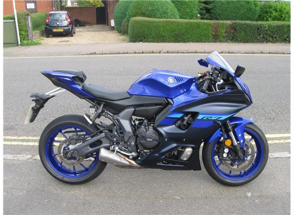 YamahaYZF-R7. 