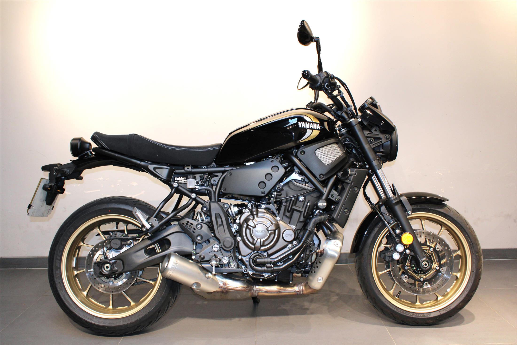 YAMAHA XSR700