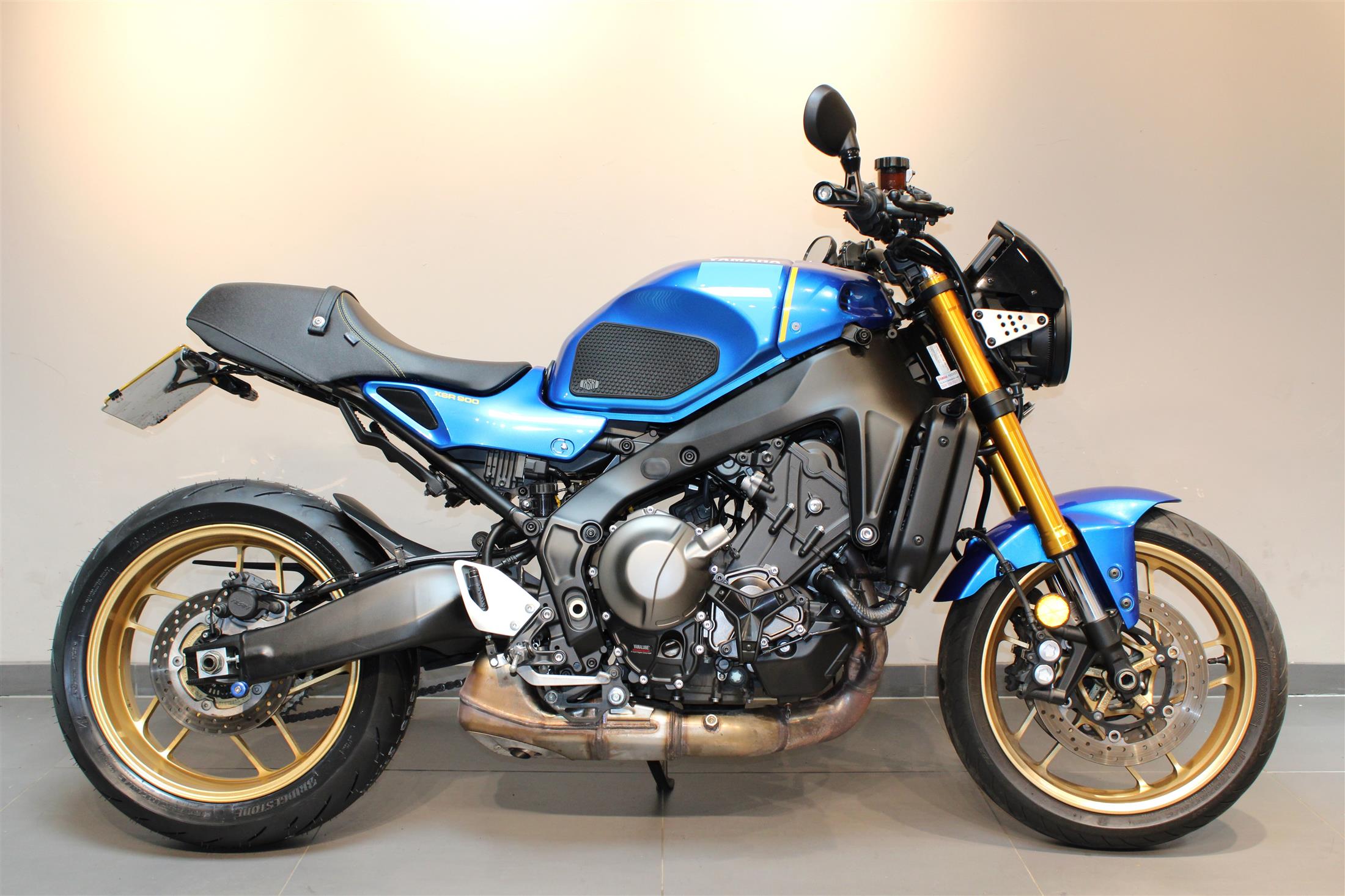 YAMAHA XSR900