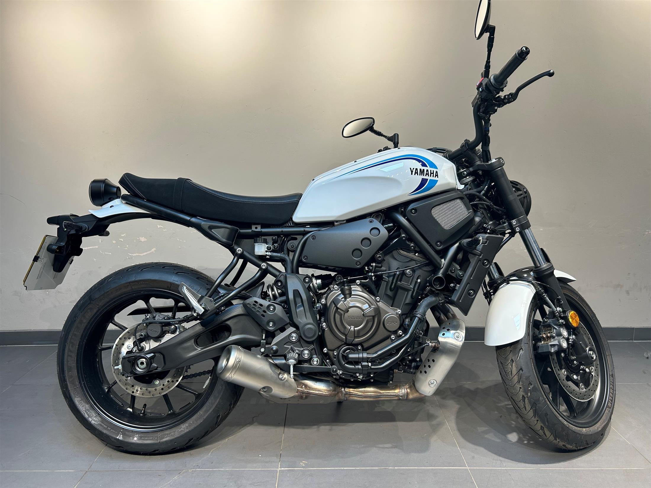 YAMAHA XSR700