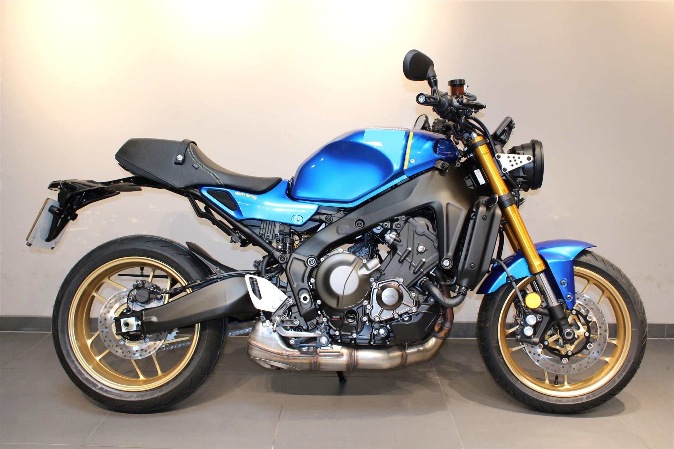 YAMAHA XSR900