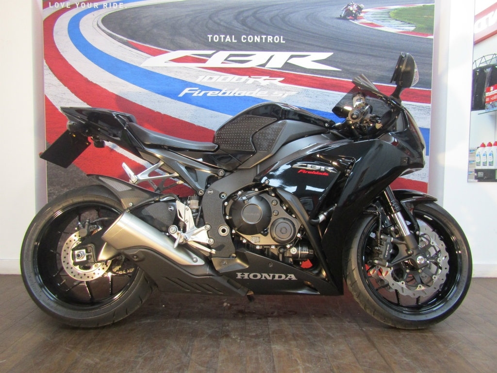 2016 Honda CBR1000RR Fireblade 1000 Fireblade (Black Special) Super Sports