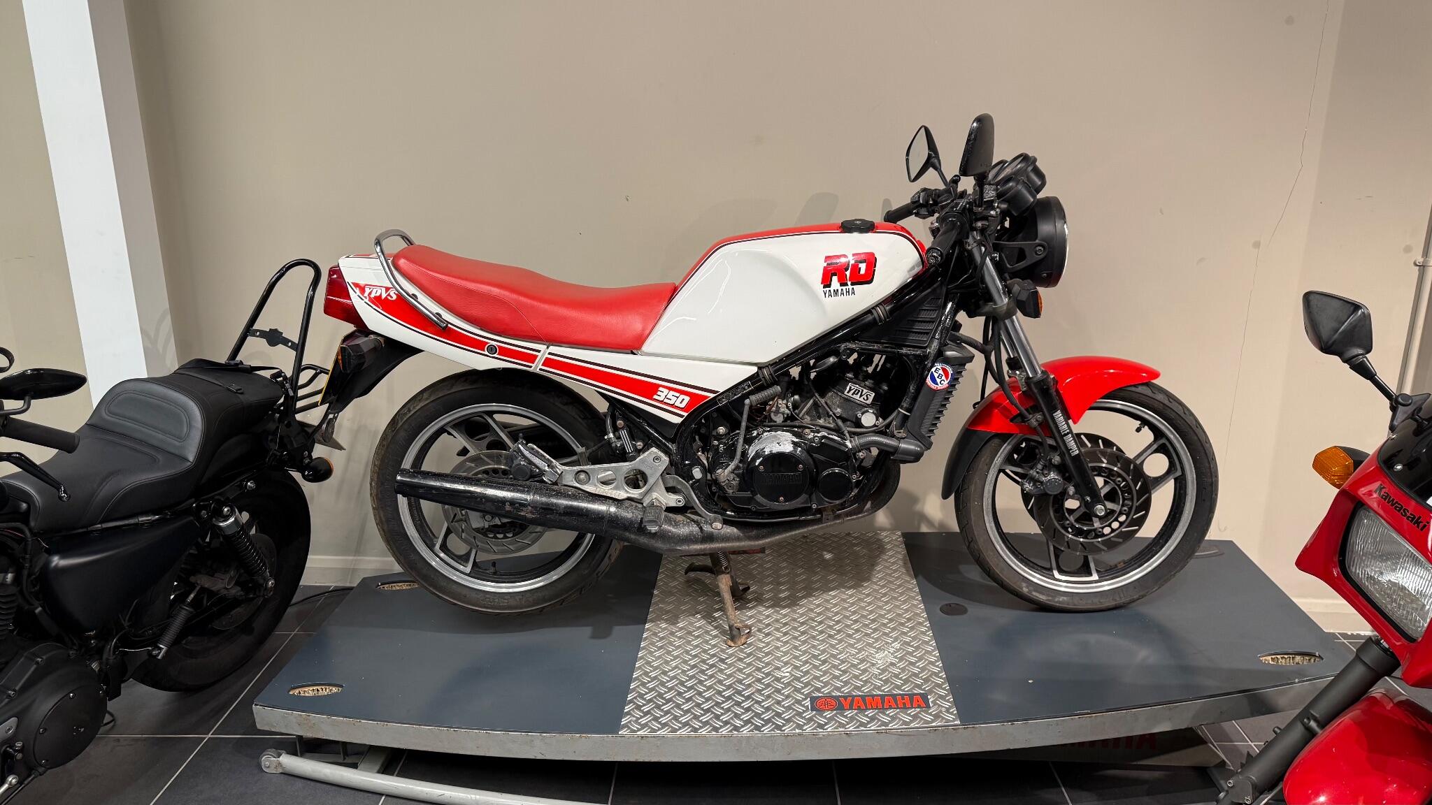 1985 Yamaha RD350 1985 Yamaha RD350