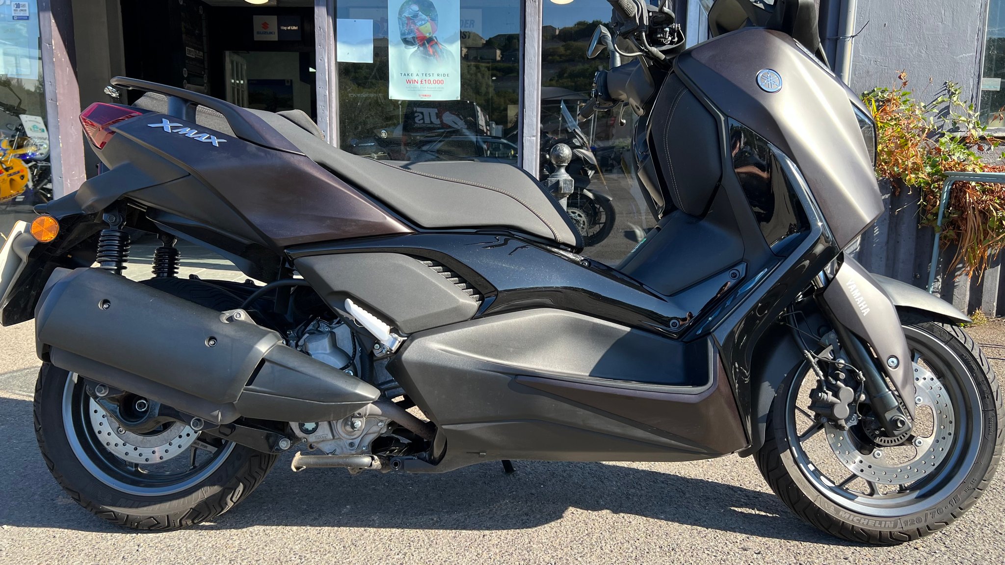 2025 YAMAHA XMAX 300 TECH MAX