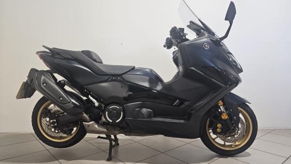 2022 YAMAHA TMAX