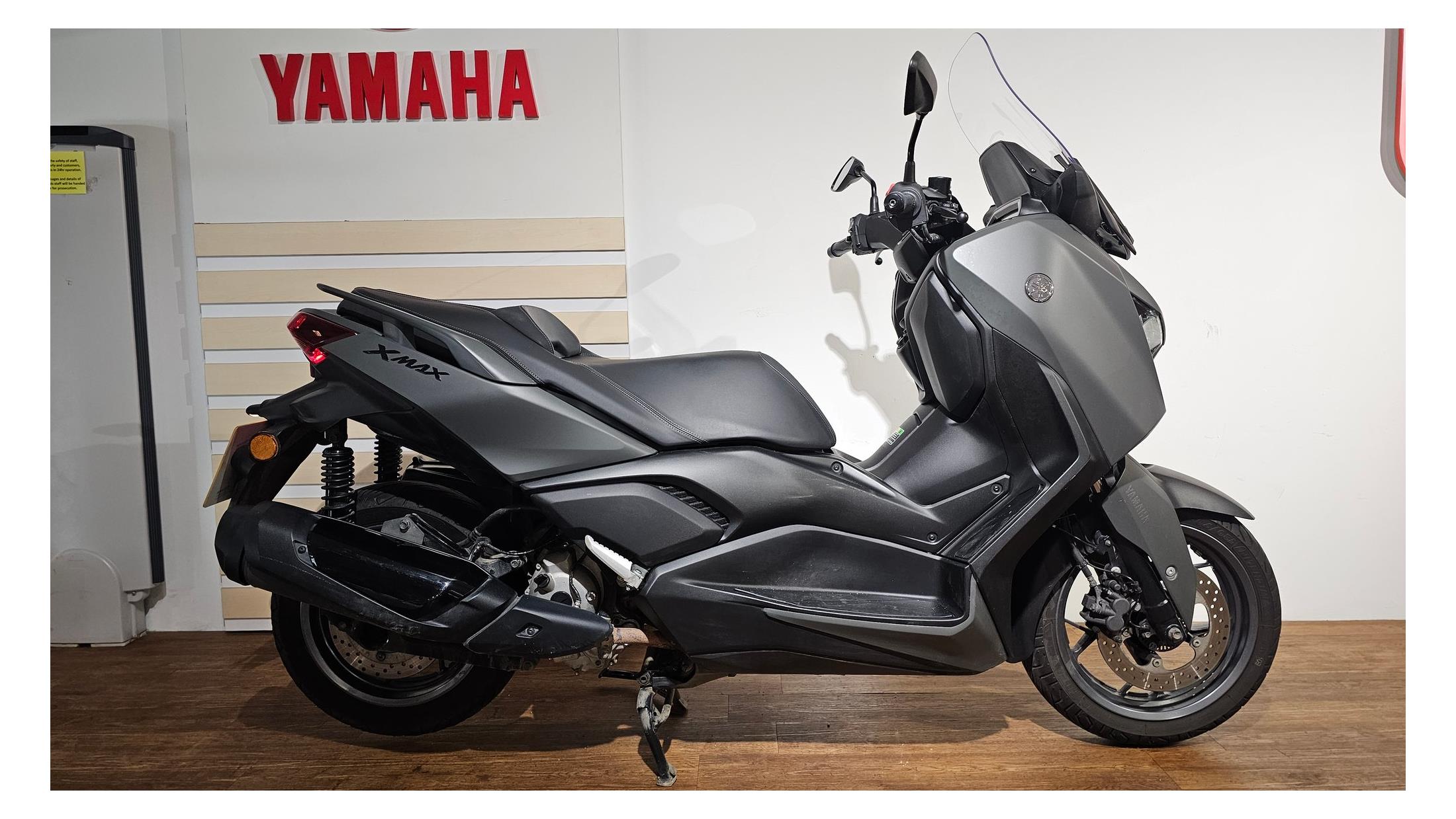 2025 YAMAHA XMAX 300