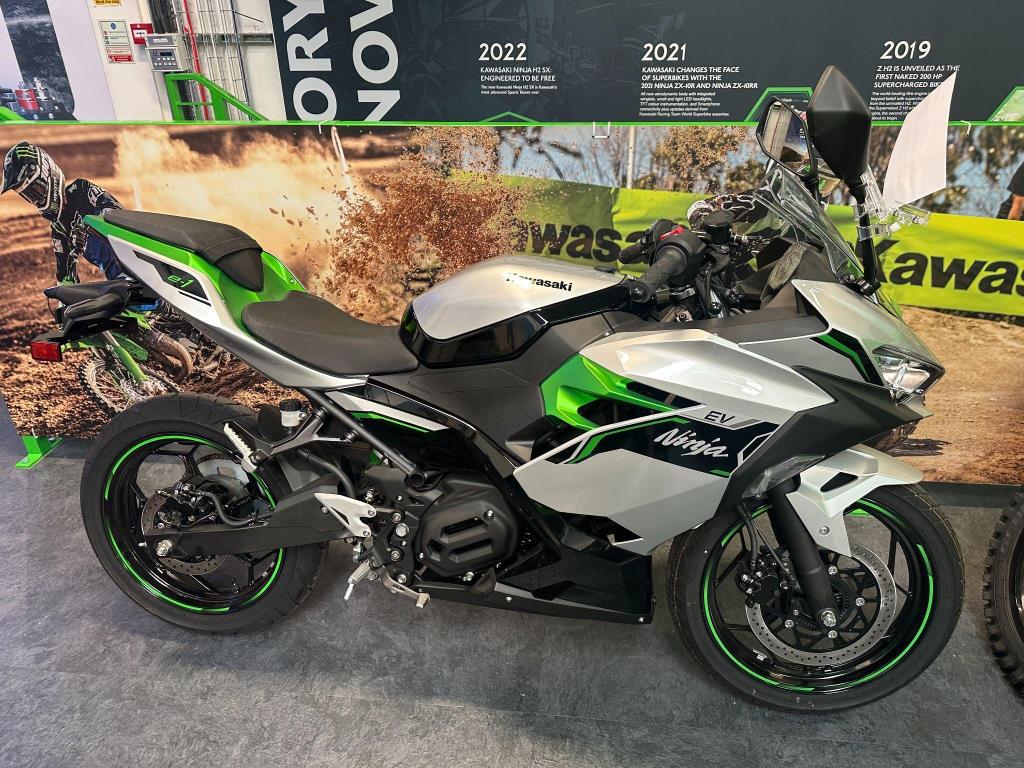 2025 Kawasaki Ninja e-1