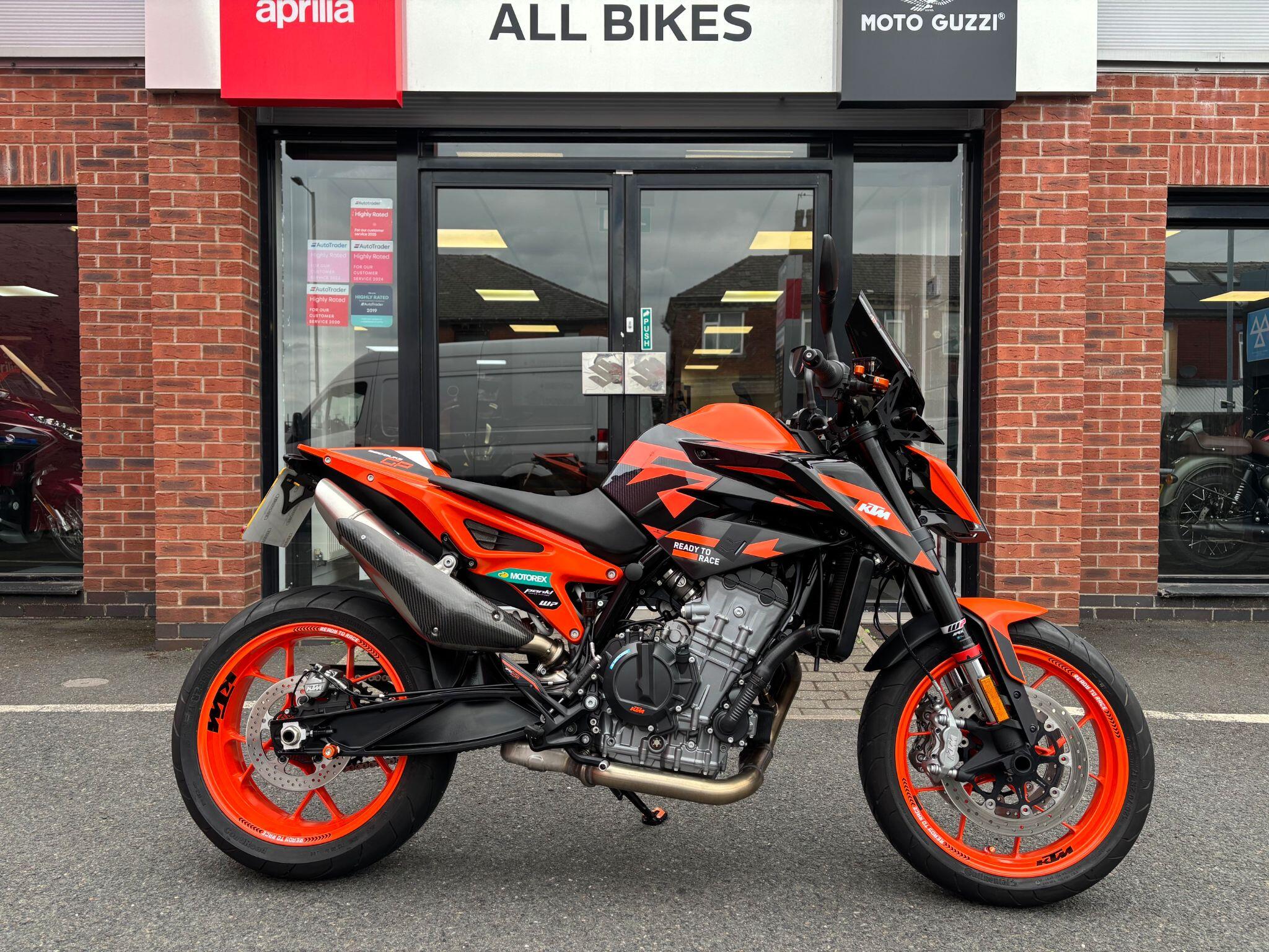 2025 KTM 890 Duke