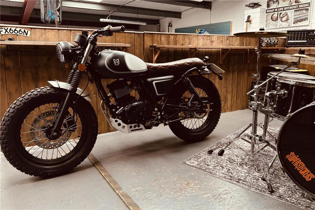 Mutt Mastiff 125 